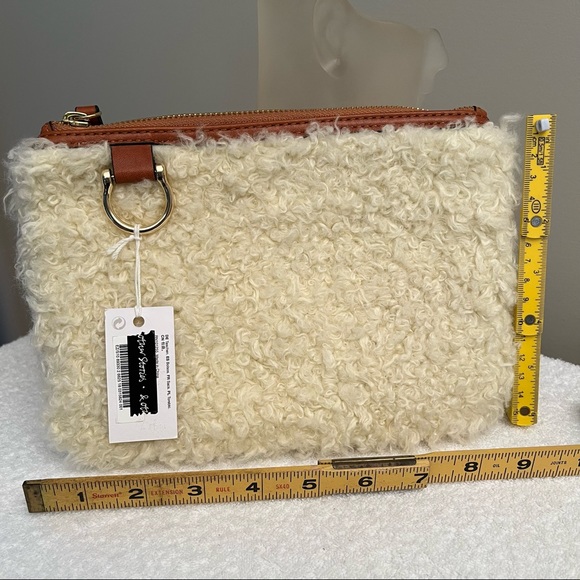 & Other Stories White Faux Fur Leather Zipper Clutch NWT - Picture 6 of 7